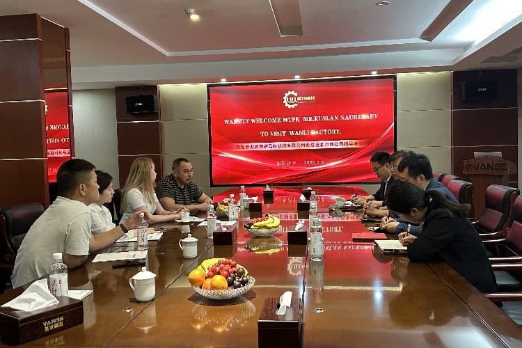 國(guó)際友人來(lái)萬(wàn)利公司參觀交流